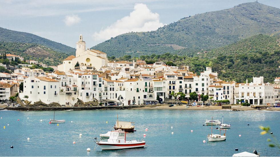 Luxury waterfront villa in Cadaqués with panoramic sea views