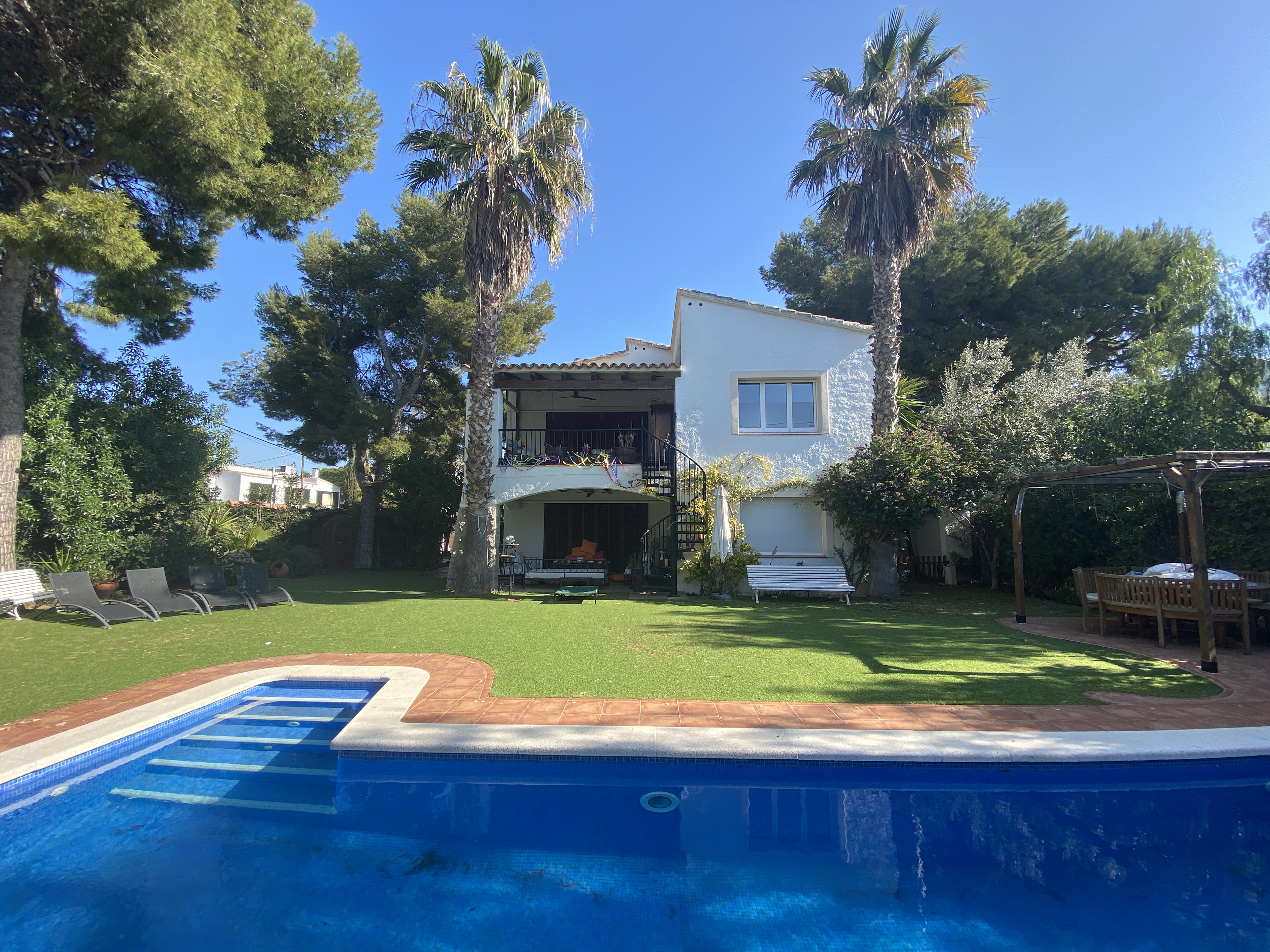 Luxury property for rent in Terramar Sitges