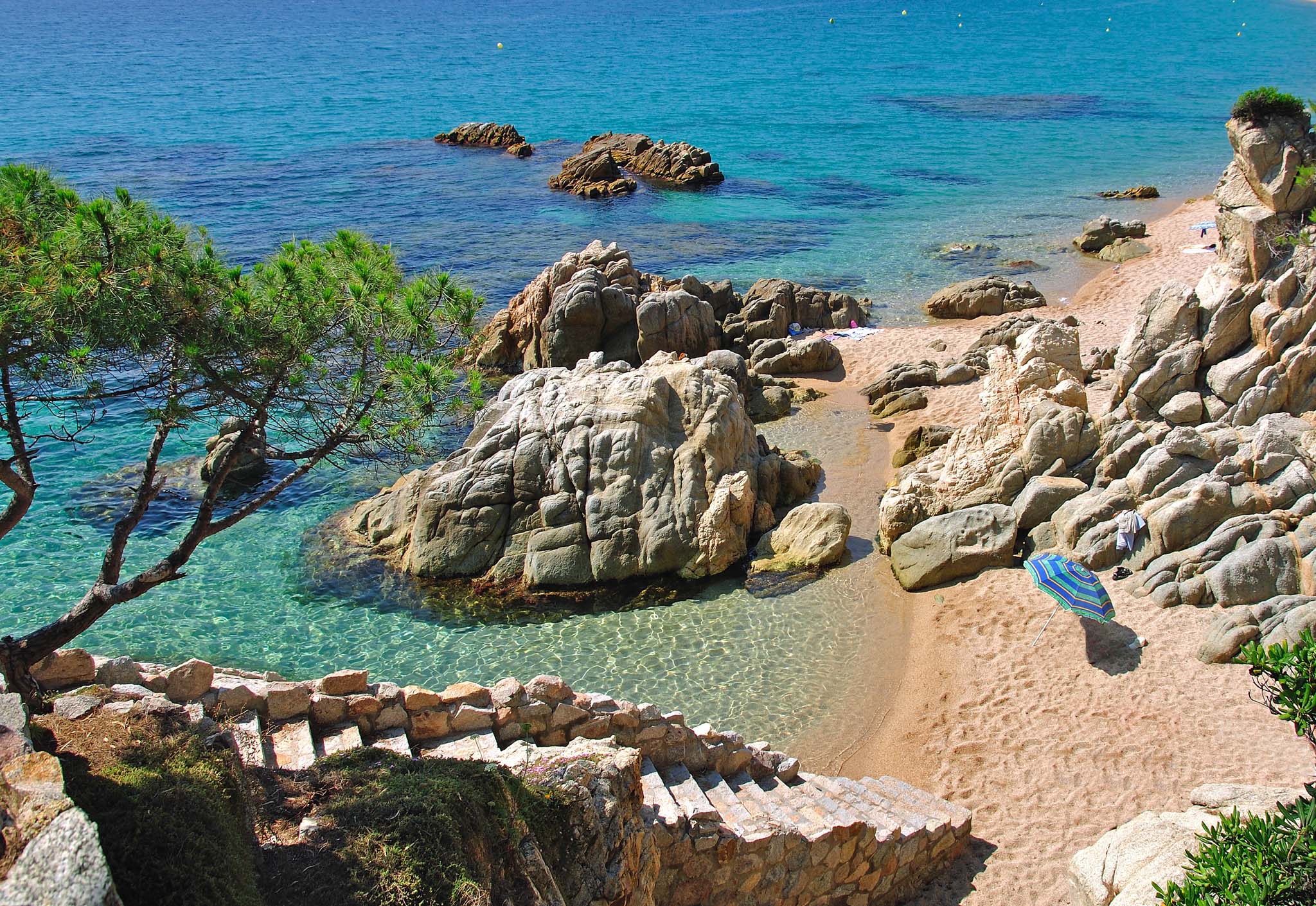 Villa frente al mar en la Costa Brava con acceso privado a la playa
