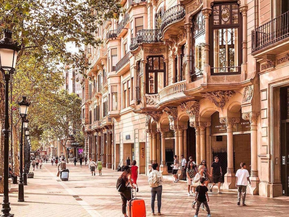 Barcelona neighborhoods map showing Eixample, GrÃ cia, SarriÃ , Gothic Quarter and other districts