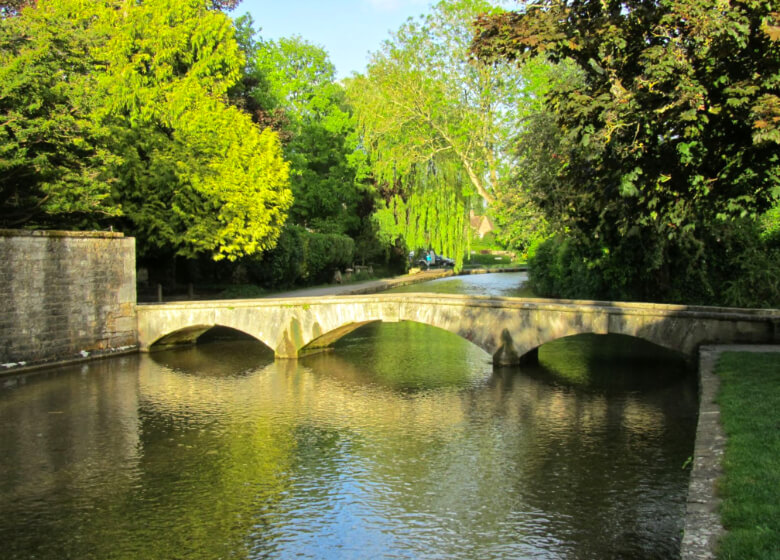 Bourton-on-the-Water village bridges over River Windrush